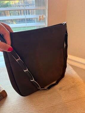 Vintage Y2K Jones New York brown shoulder bag with silver chain-link strap”